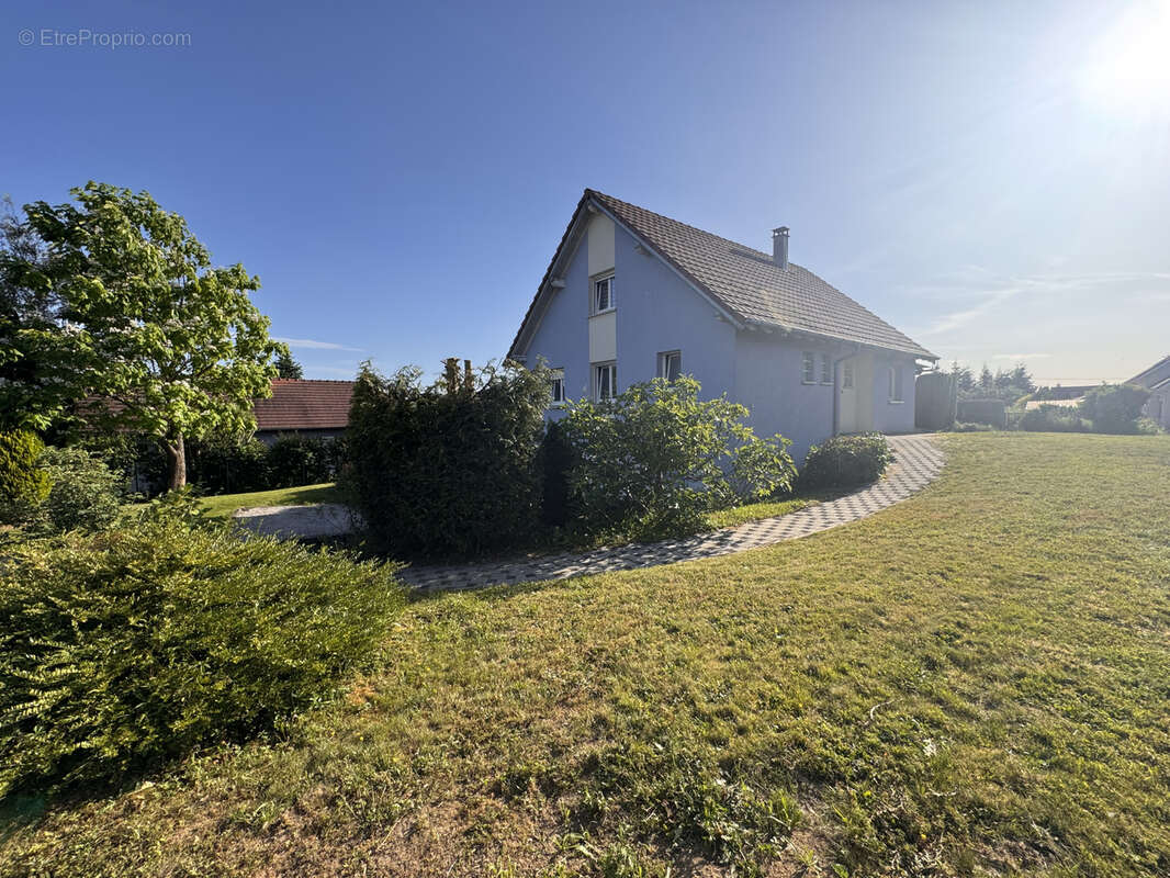 Maison de type T6 avec piscine - photo 2
