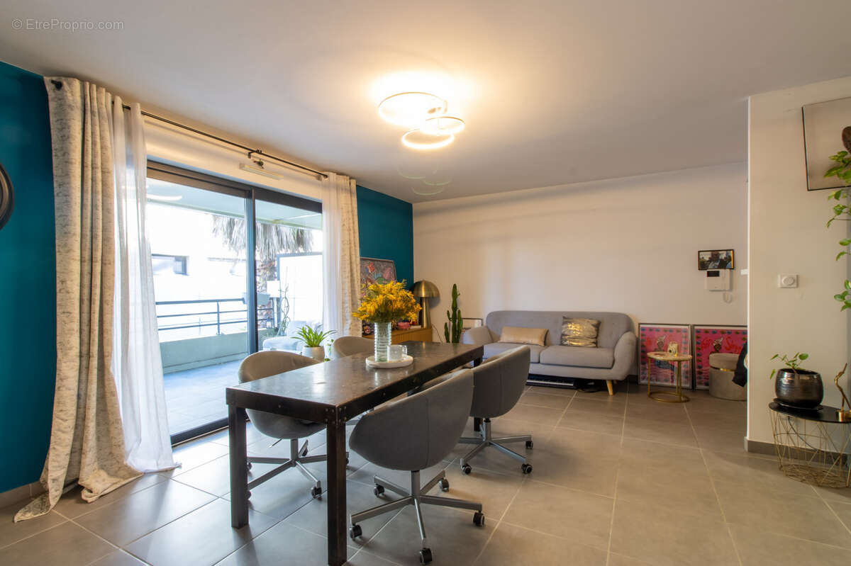 Vends Appartement T3 avec garage, terrasse, ascenceur - quartier Antigone Hotel de ville Montpellier - photo 3