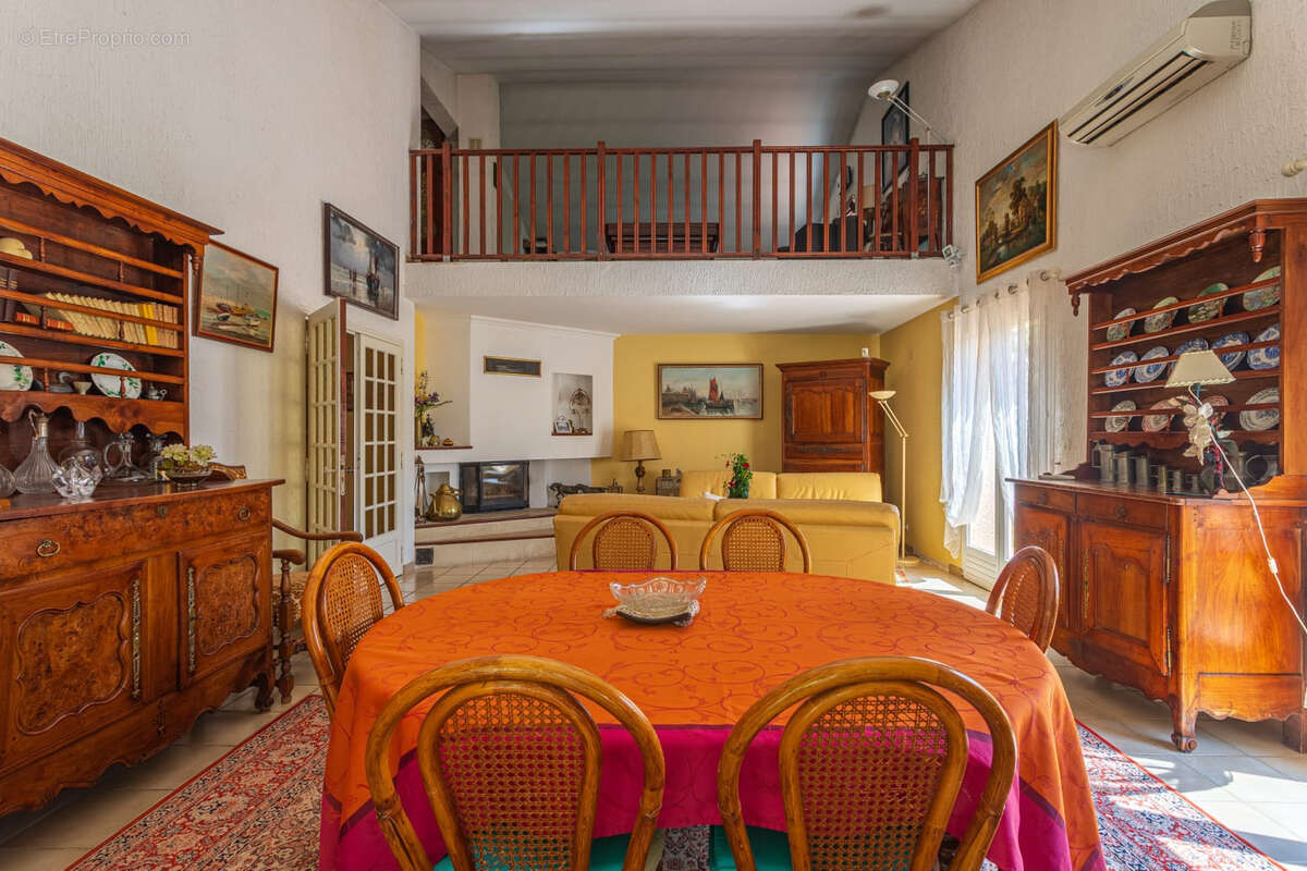 Maison à SOLLIES-TOUCAS