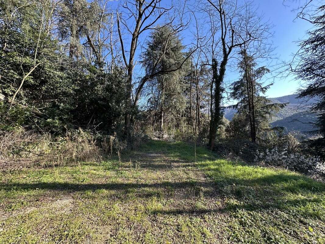 Terrain à NOTRE-DAME-DE-LA-ROUVIERE