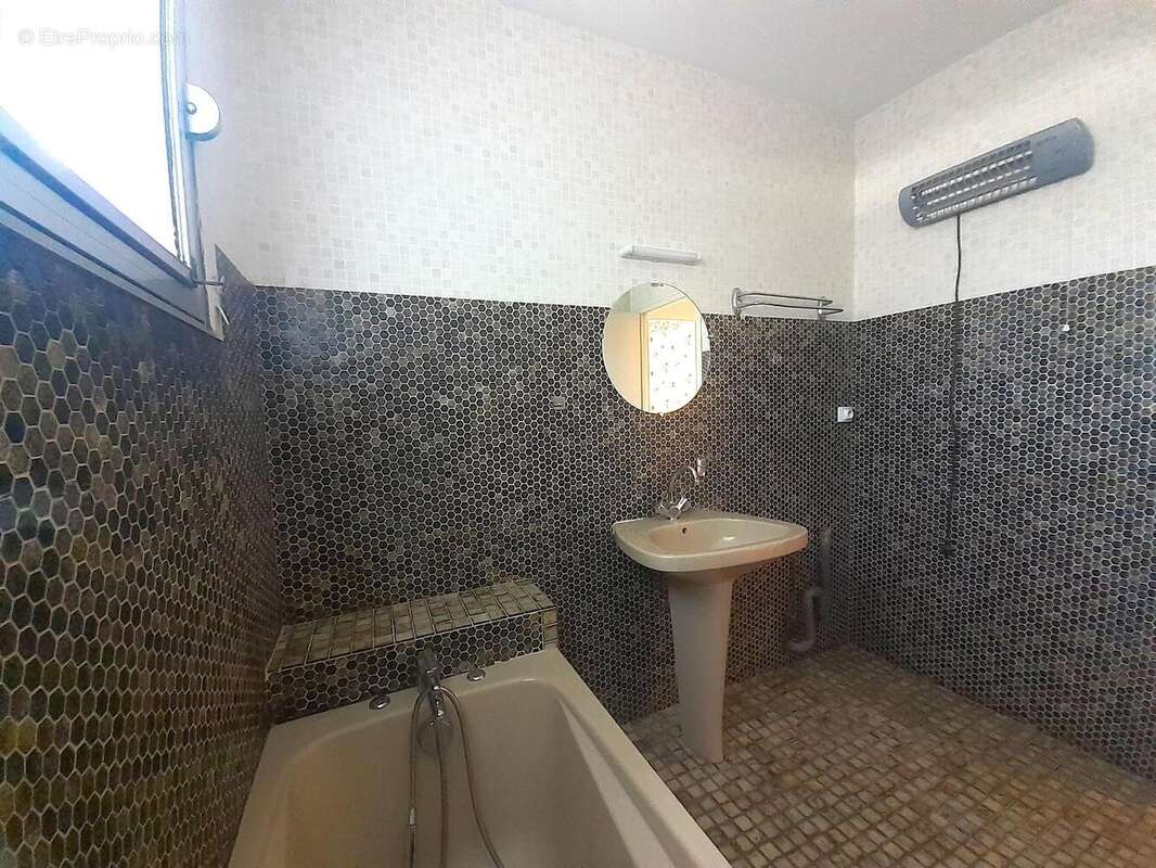   - Maison à THOUARS