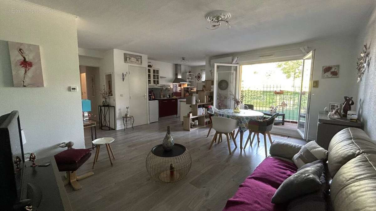Appartement à LA ROQUE-D'ANTHERON