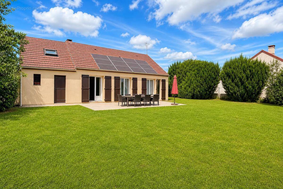 Maison à COURPALAY