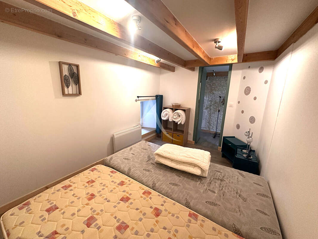 Maison à PORT-D&#039;ENVAUX