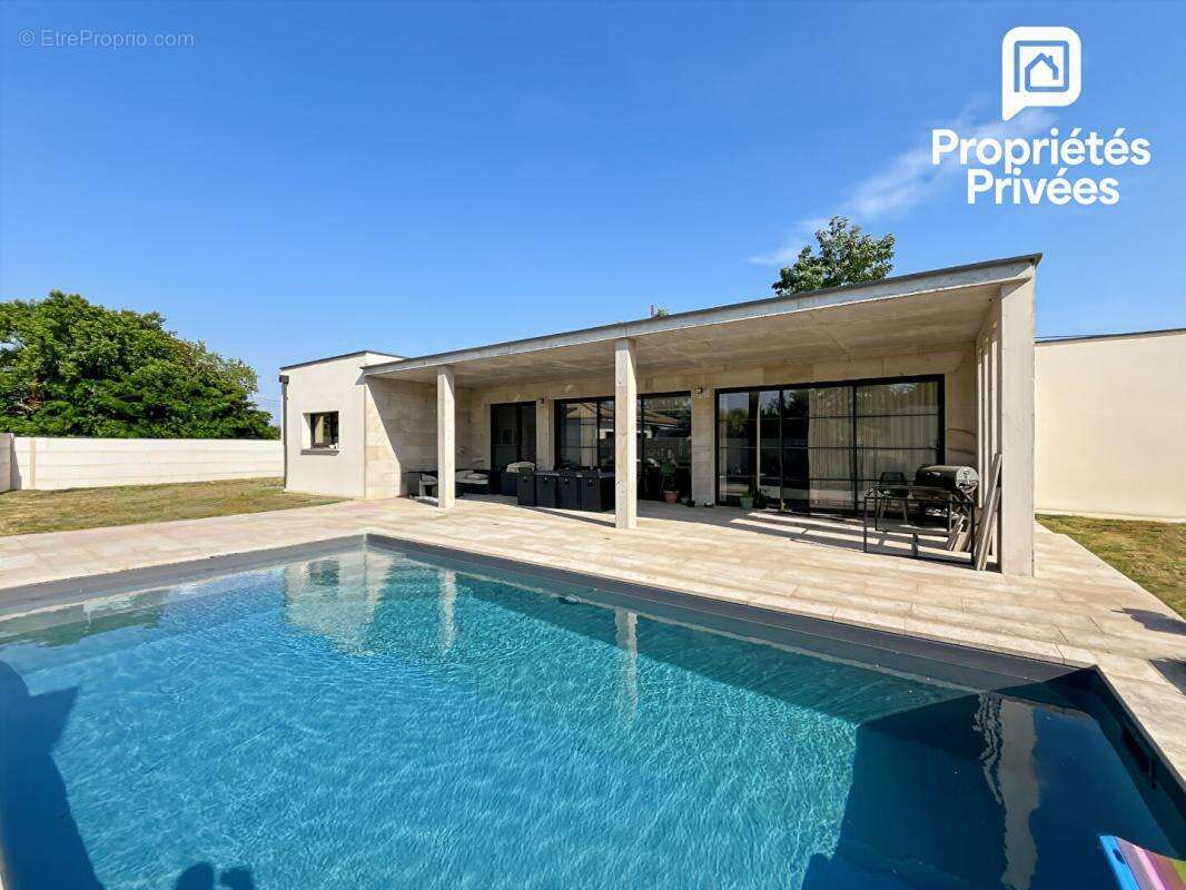 Maison contemporaine 150 m² avec piscine chauffée, garage et vaste pièce de vie de 70 m² - photo 9