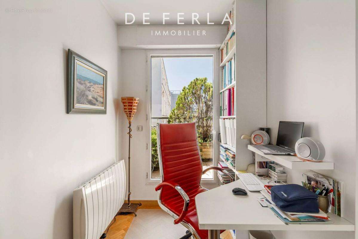 Appartement à PARIS-14E