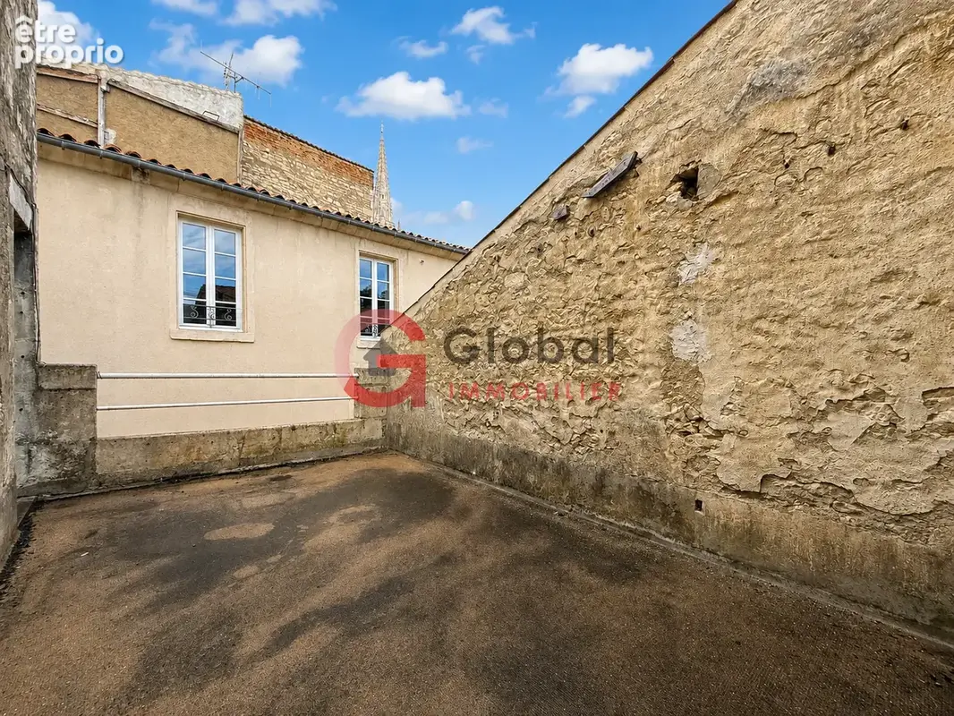 Maison avec terrasse sur toit au centre de Fontenay-le-Comte - photo 11