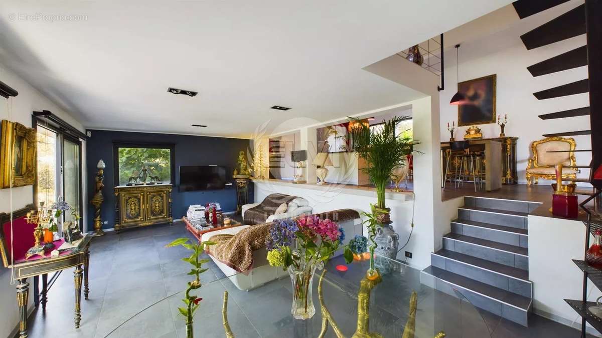 Maison à PLAN-DE-LA-TOUR