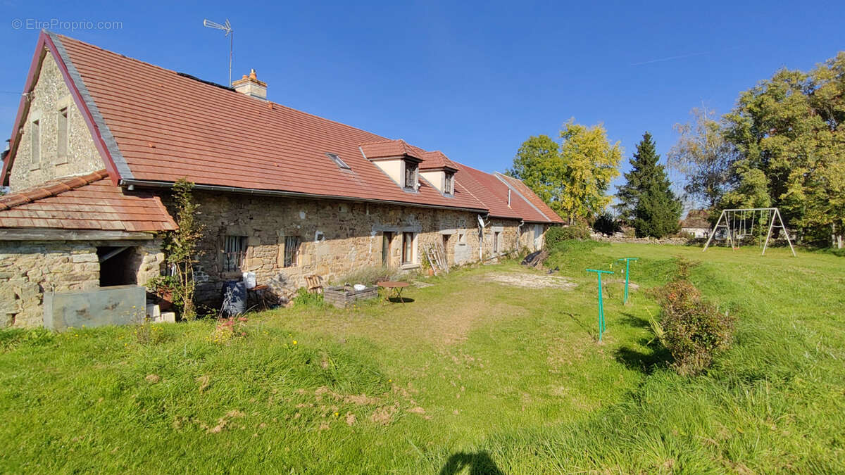 Maison à LONGECOURT-LES-CULETRE