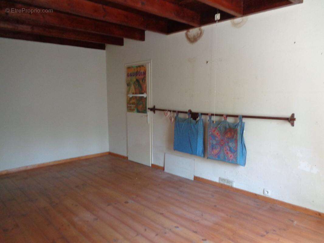 Maison à CLUSSAIS-LA-POMMERAIE