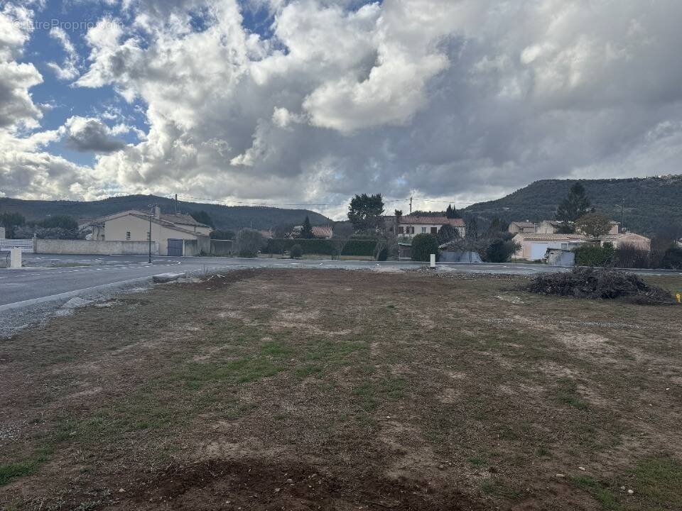 Terrain à LES MEES