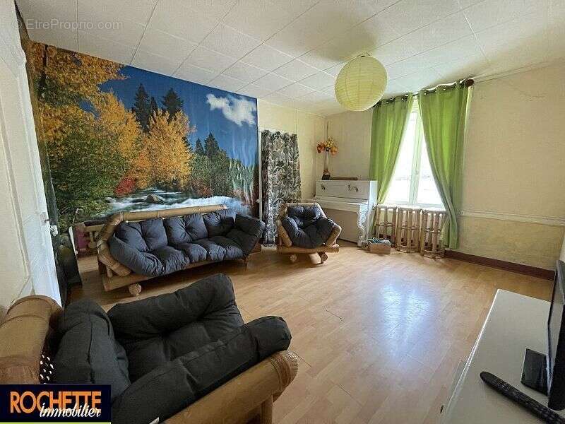 Maison à SAINT-JUST-LA-PENDUE