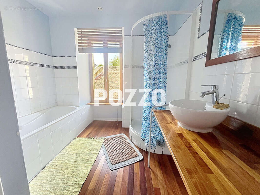 Maison en pierre proche mer,  165 m² , Dépendances , Gros potentiel ! - photo 10