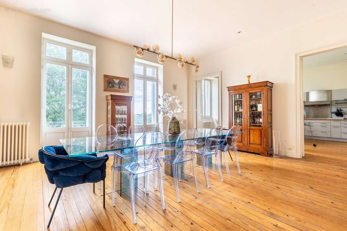 Maison 600 m² à Yvrac  - photo 8