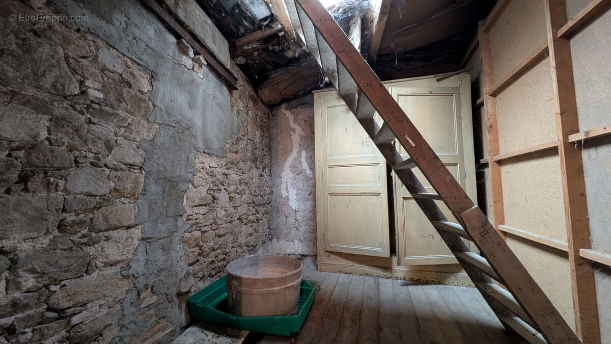 Maison à LES LANDES-GENUSSON