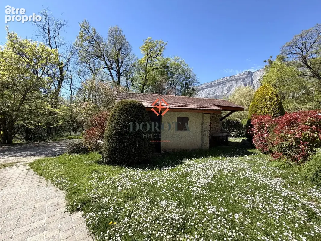 Maison 202 m² à Saint-Ismier  - photo 4