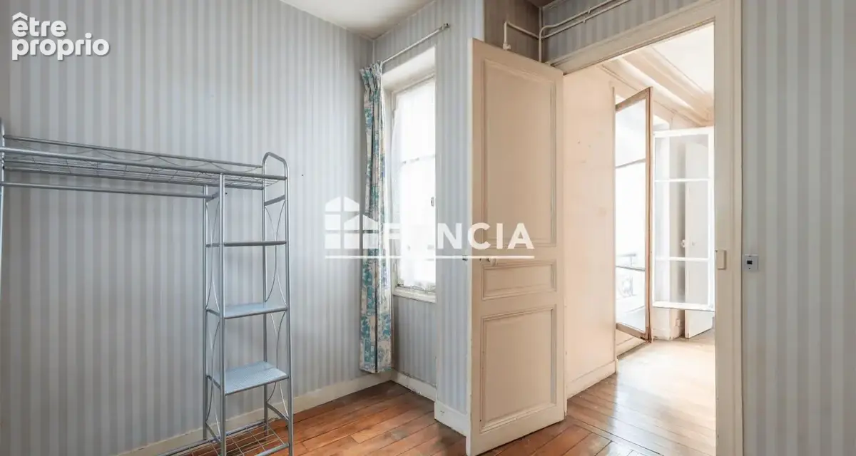 Appartement familial typiquement parisien, avec un vrai potentiel ! - photo 6