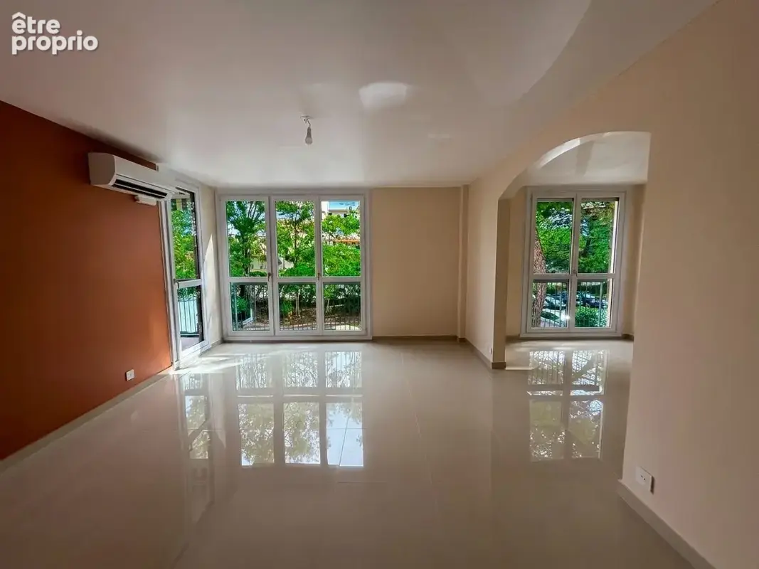 Appartement 4 pièces 77 m² à vendre à Saint-Raphael (83700) - photo 2