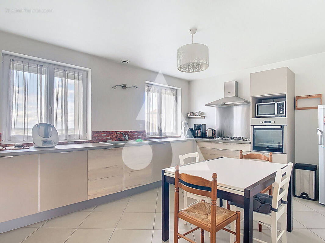 Appartement à LARAJASSE