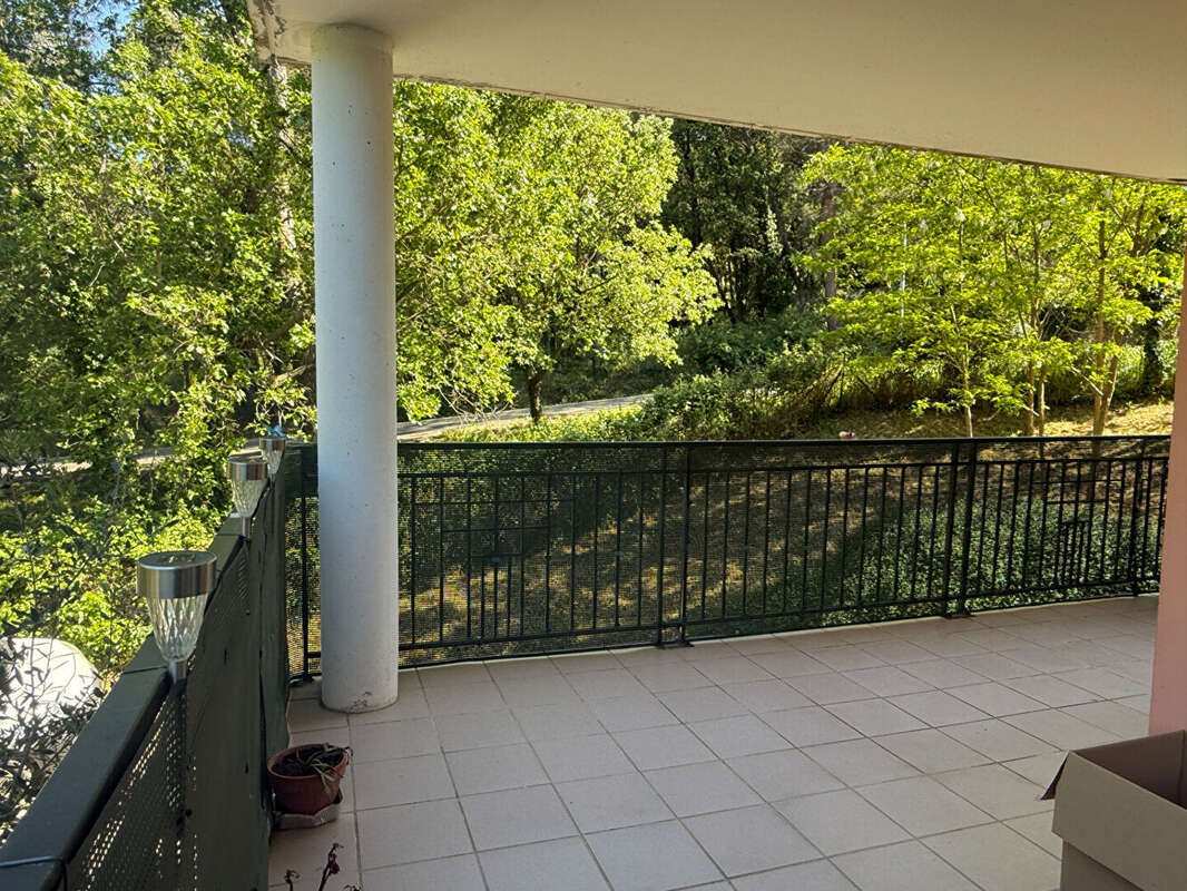 Appartement à LA ROQUE-D'ANTHERON