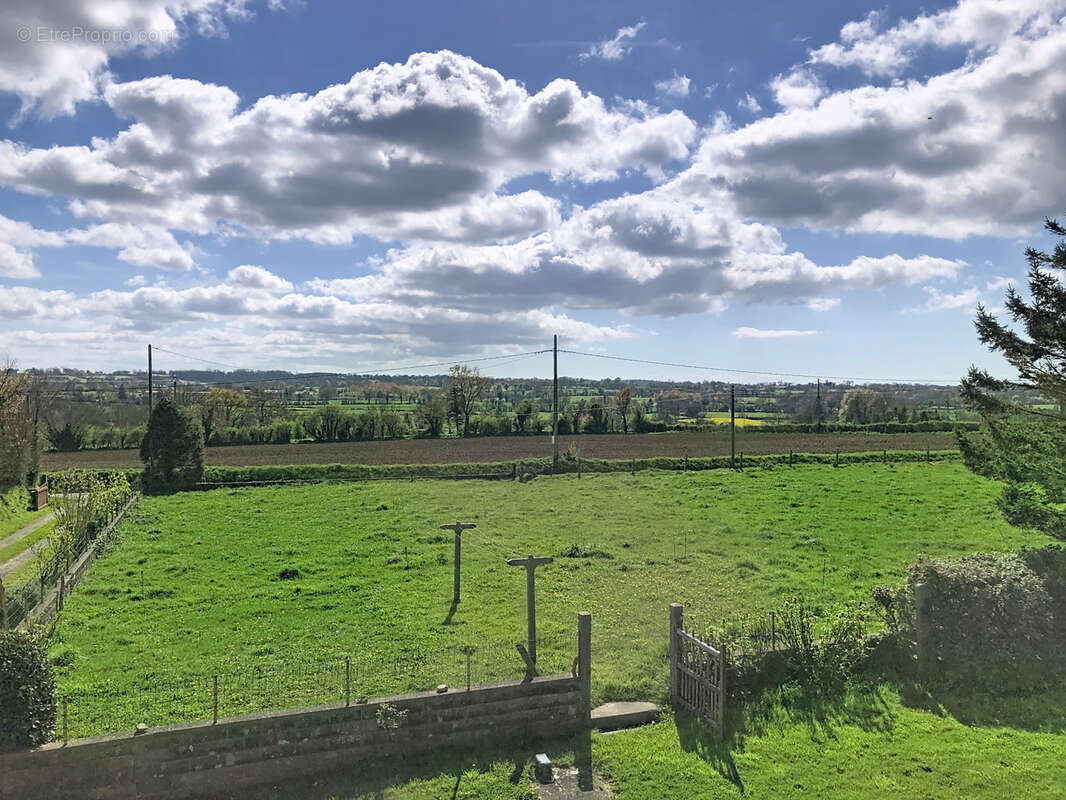 Maison à SAINT-DENIS-LE-VETU