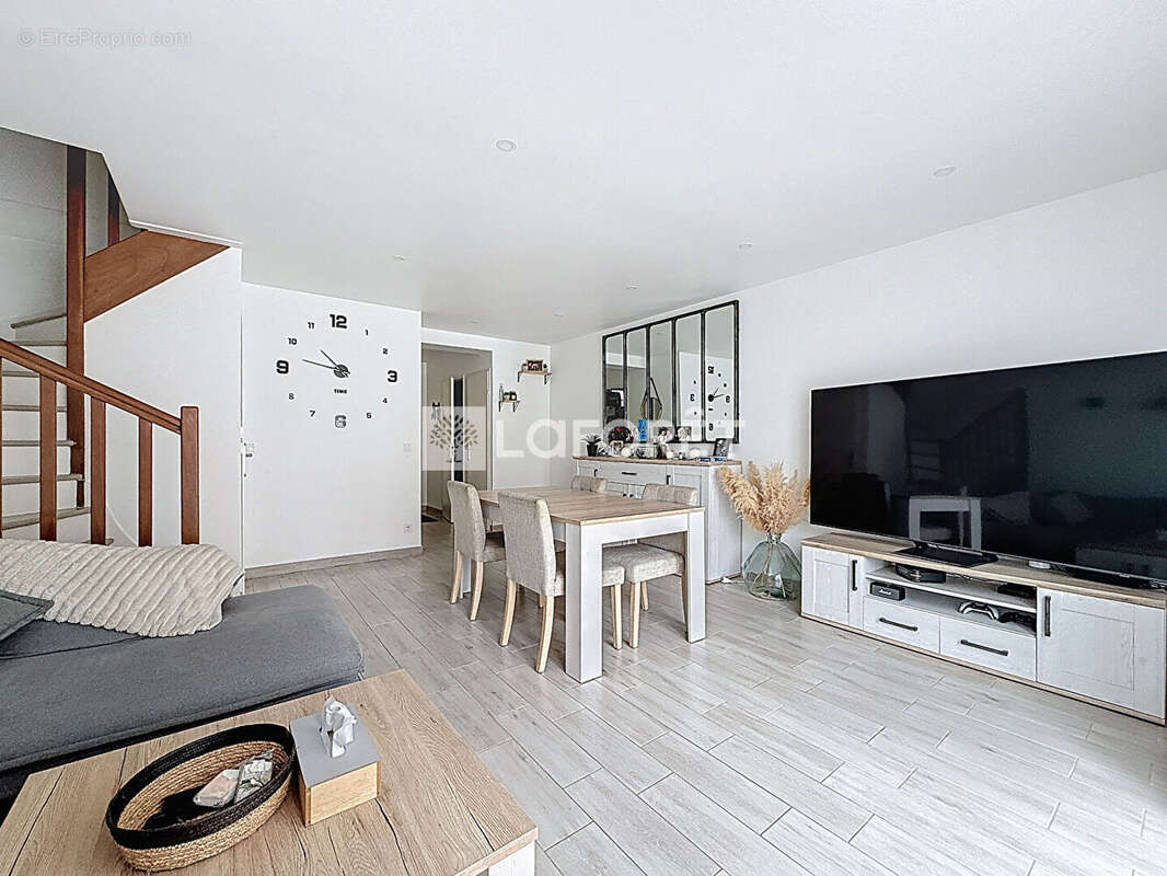 Maison à SAVIGNY-LE-TEMPLE