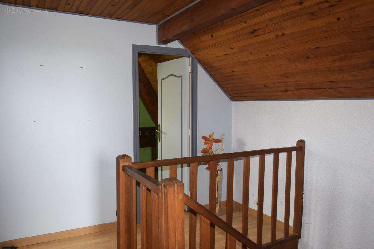 Maison 88 m² - 5 pièces  avec jardin et grange - photo 11