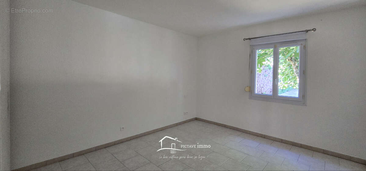 Pavillon plain-pied - double garage - Piscine - Terrain 1907m2 - photo 9