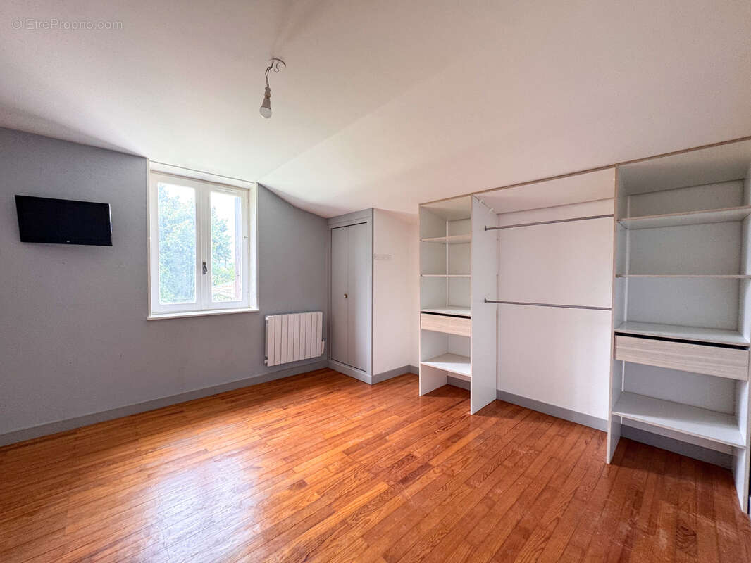 Maison à CLONAS-SUR-VAREZE