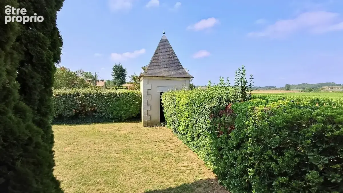 Propriété de caractère   Maison bourgeoise en pierre, dépendances et 2,5 hectares de terrain - photo 25