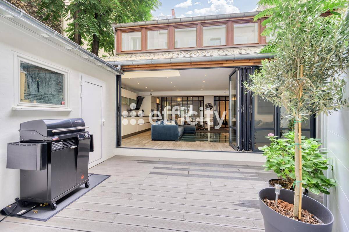 Appartement à PARIS-16E