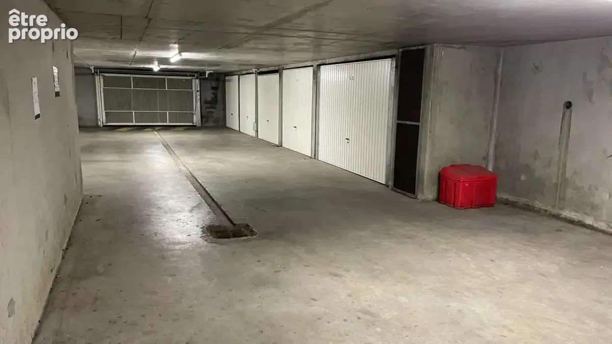A vendre garage en sous-sol - Rue Camille Desmoulins - photo 3