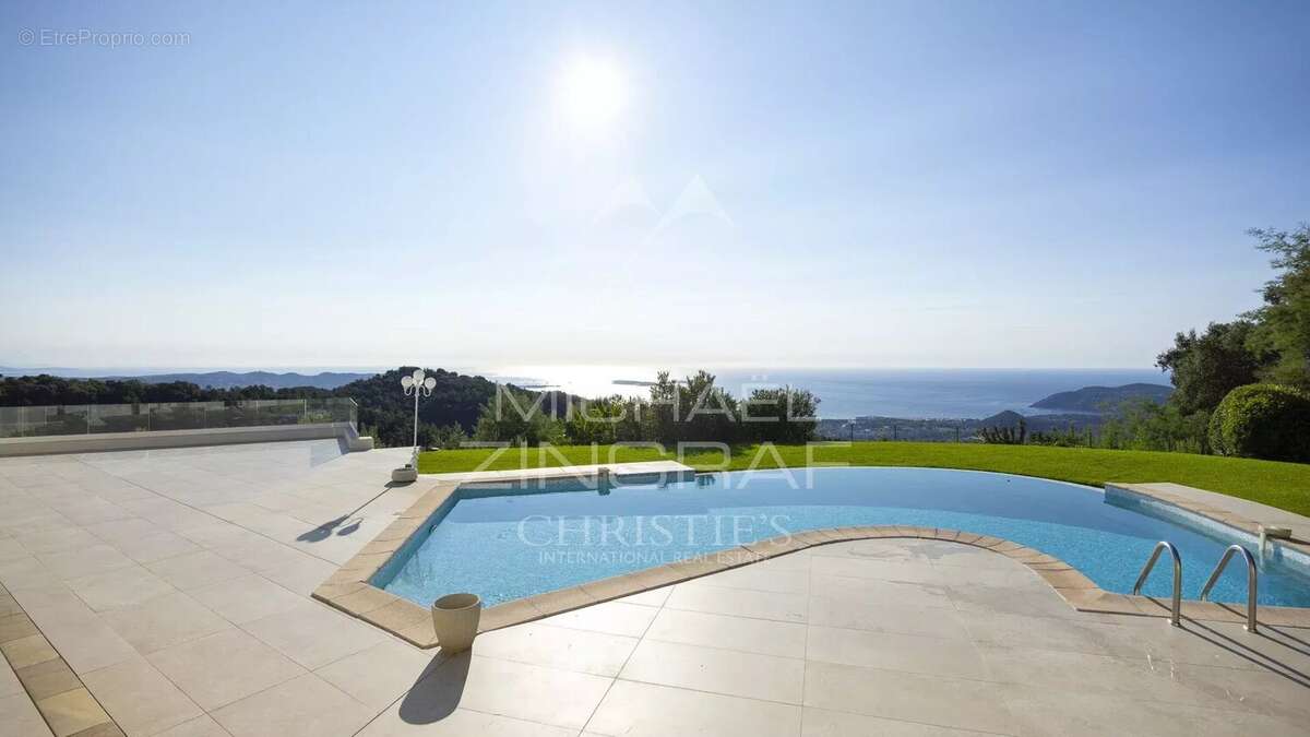 Maison à MANDELIEU-LA-NAPOULE