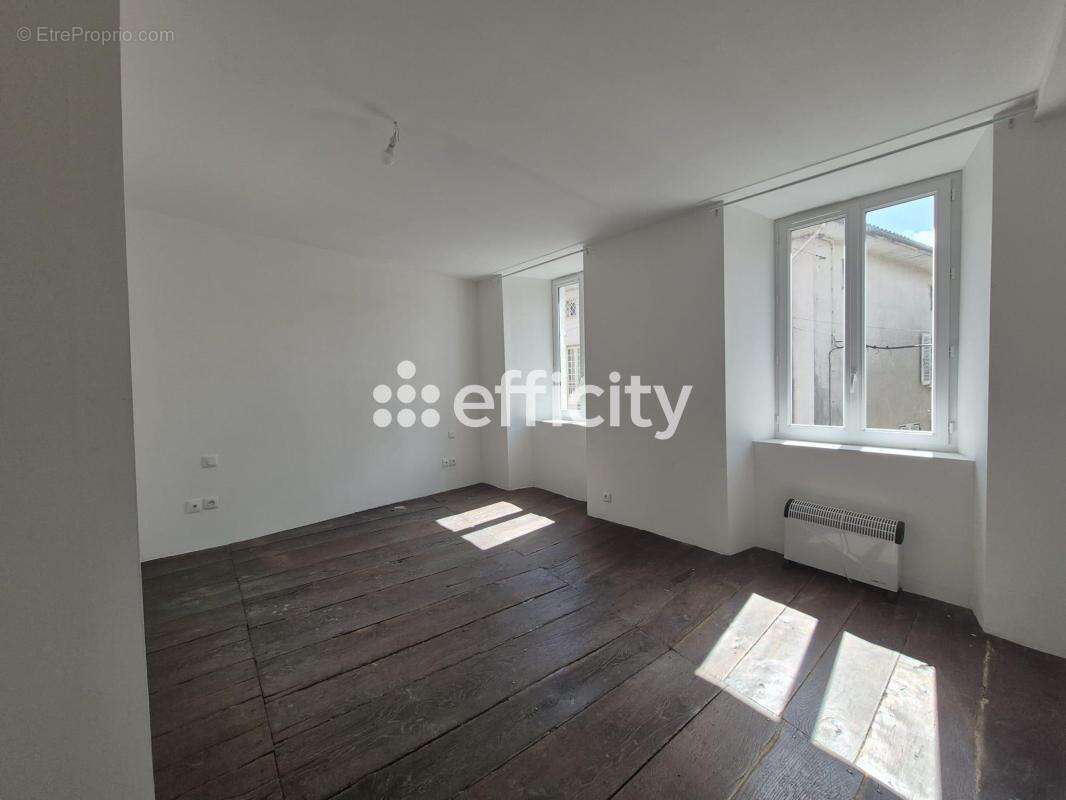 Maison à ORADOUR-SUR-VAYRES