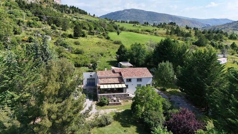 Propriété de 210 m² avec appartement indépendant, 1,65 ha de terrain et dépendances - photo 21