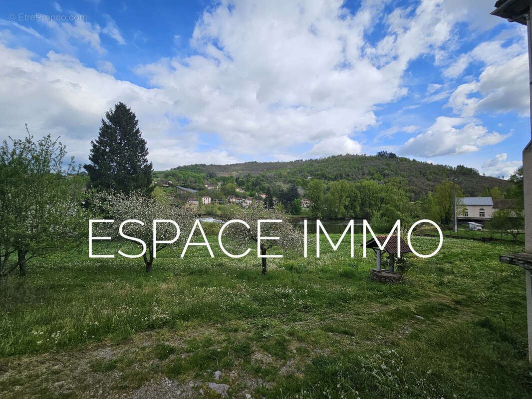 Maison à LIVINHAC-LE-HAUT