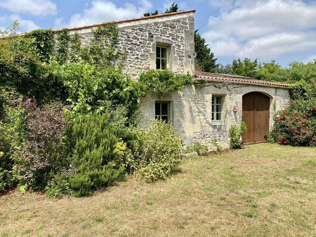 Maison à BORDS