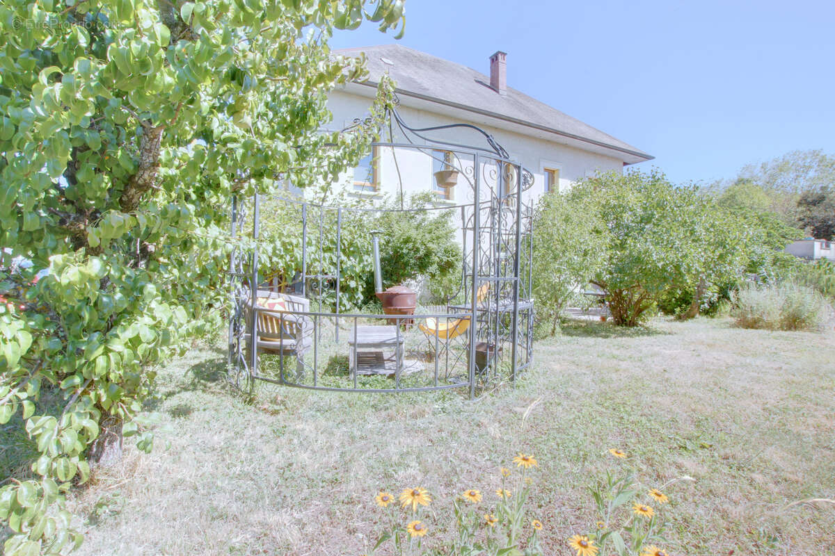 Grande maison familiale de 257 m2 avec dépendances   Saint-Germain-la-Chambotte - photo 19