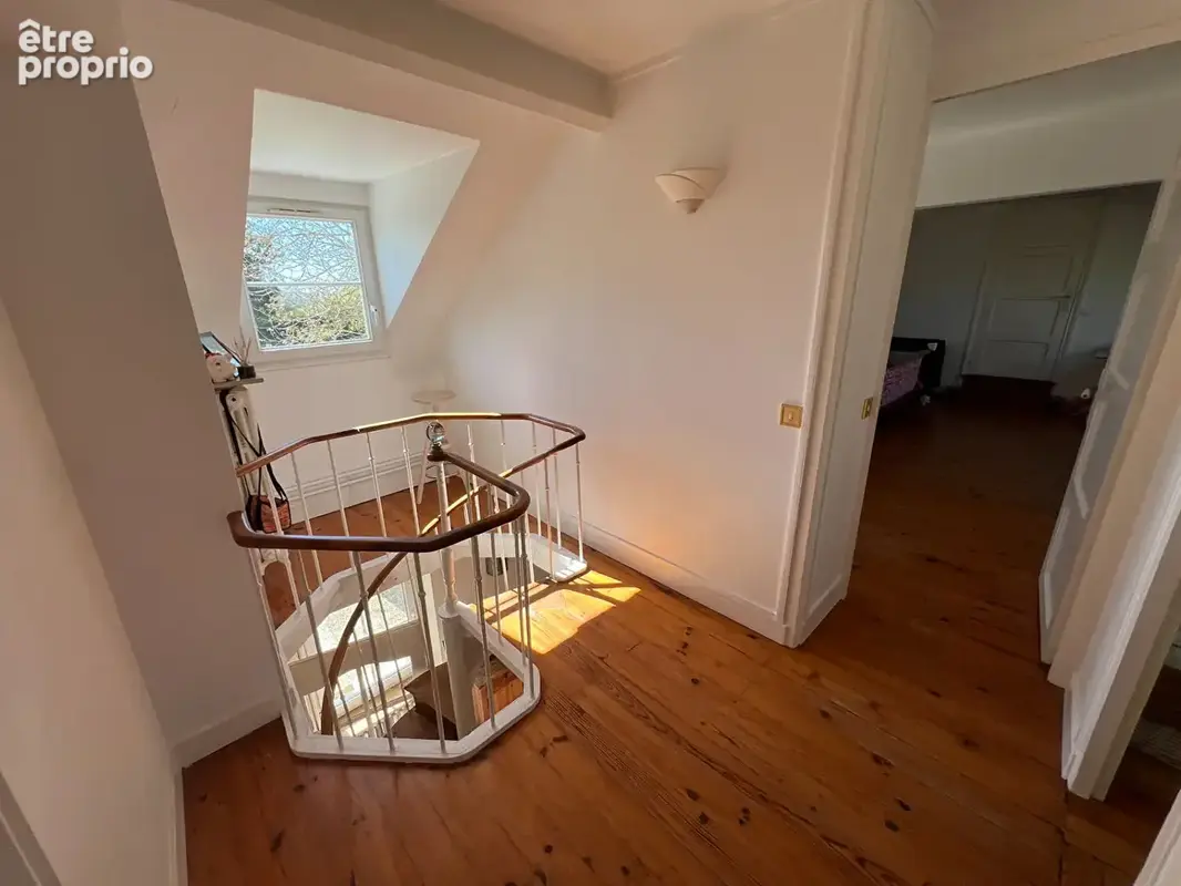 Très jolie longère du XVII eme siècle avec environnement exceptionnel Proche Thoiry  6 pièces 232 m2 - photo 8
