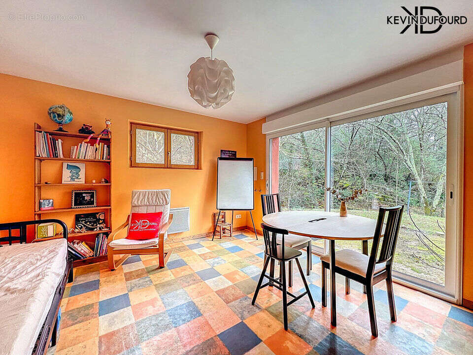 Maison à SAINT-ETIENNE-DE-FONTBELLON