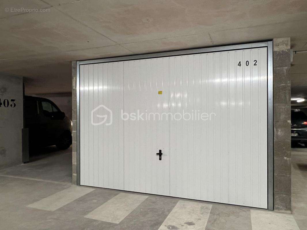 8 Box et 1 place de parking sur 167 m² + ou - - photo 12