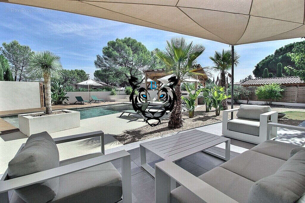 Maison à ROQUEBRUNE-SUR-ARGENS