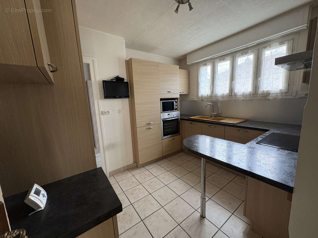 Maison à LA CHAPELLE-SAINT-LUC