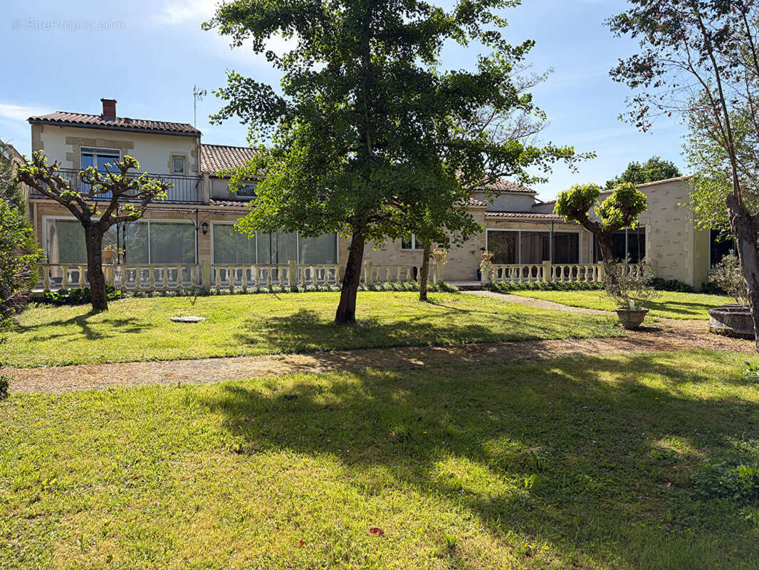 Maison à MONTPEYROUX