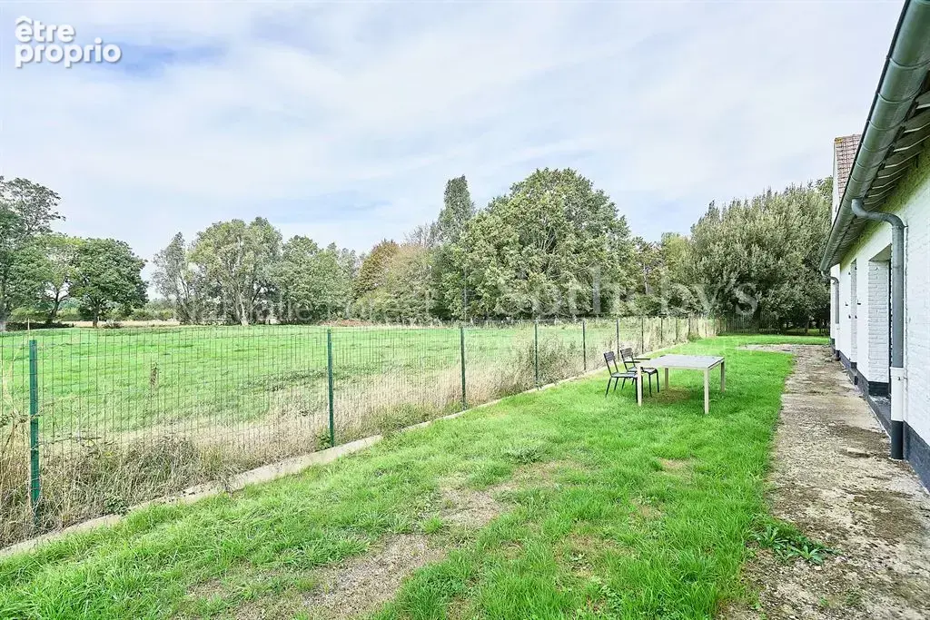 Linselles , charmante ferme au carré sur 2700 m2 de terrain , 6 ch , 5 box , 3 garages - photo 2