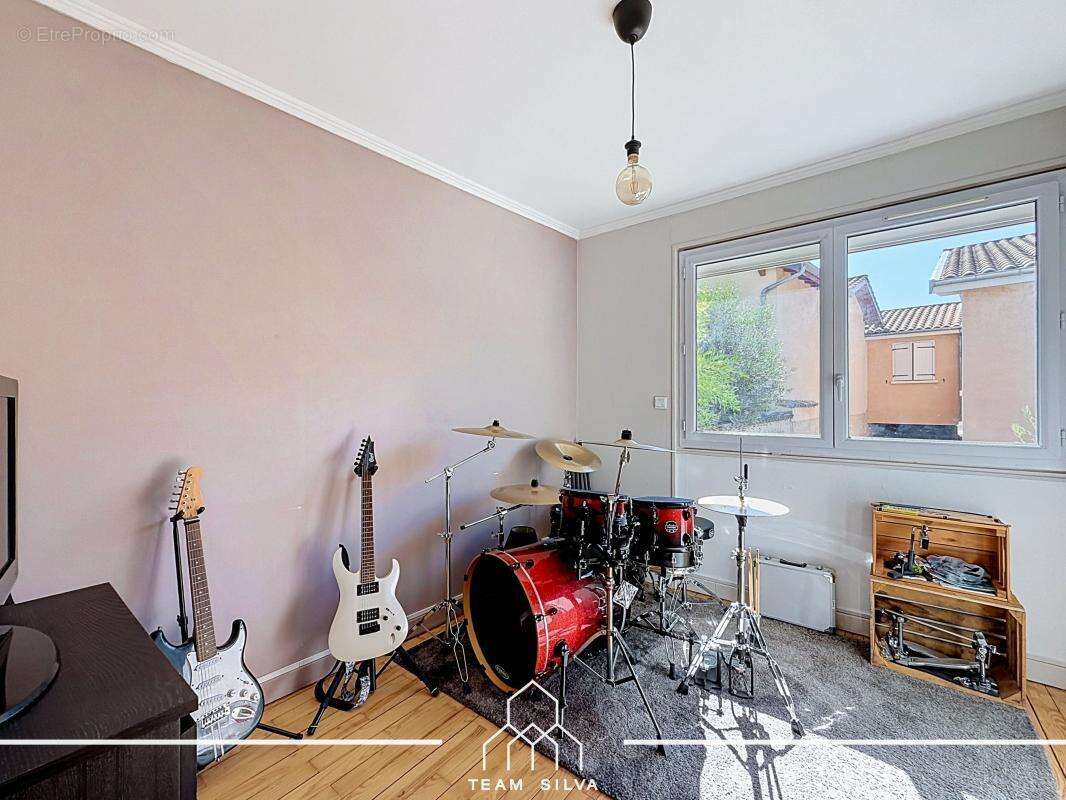 Maison 80 m² à Irigny  - photo 11