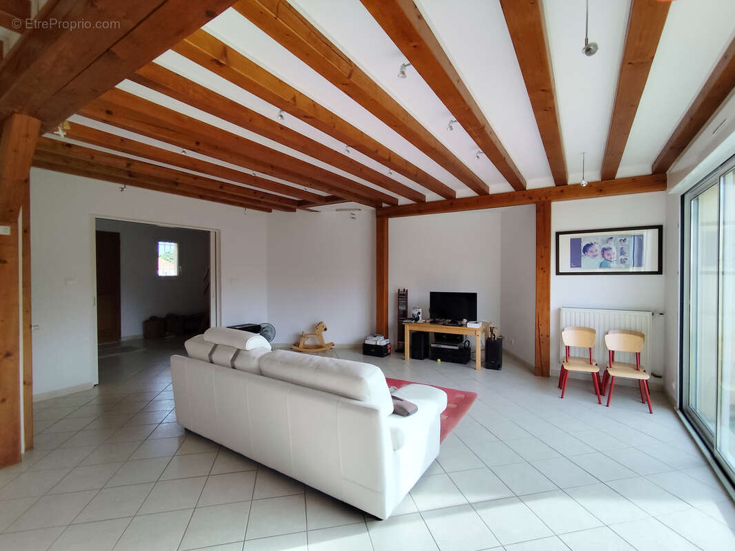 Maison à NOUAILLE-MAUPERTUIS