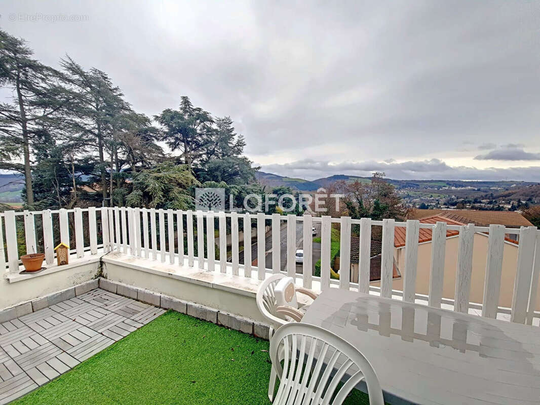 Appartement à SAINT-JEAN-BONNEFONDS