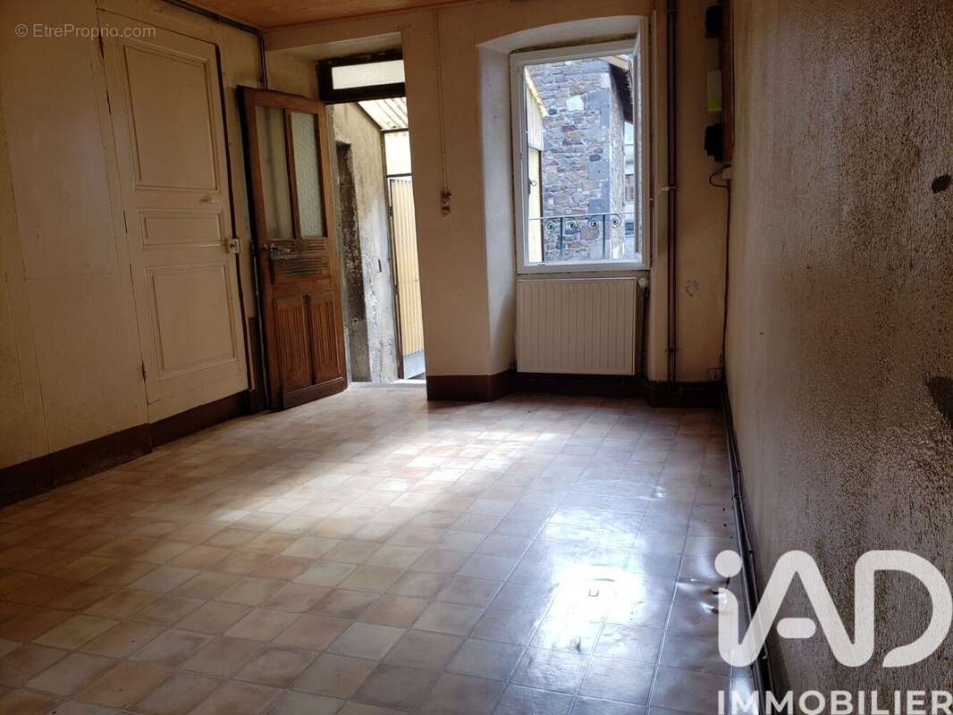 Maison 50 m² à Saint-Floret  - photo 2
