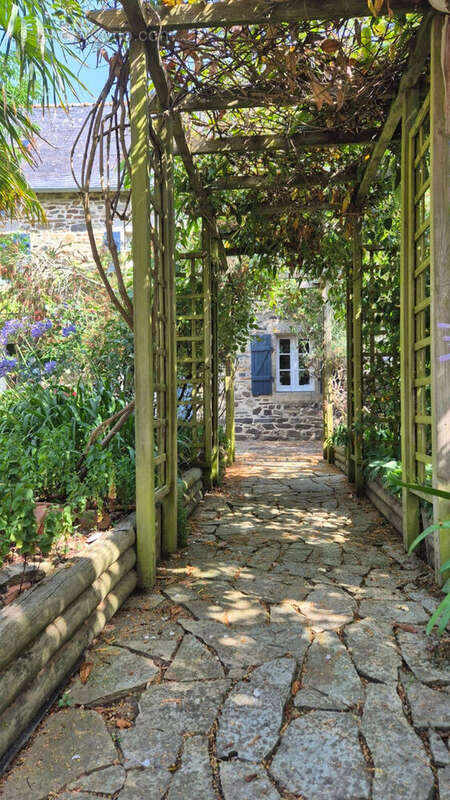 Maison de caractère en pierre entre bourg et mer - photo 5